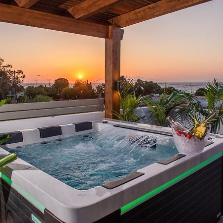 Odyssea Top View & Hot Jacuzzi Front Beach เกรมาสตี ภายนอก รูปภาพ