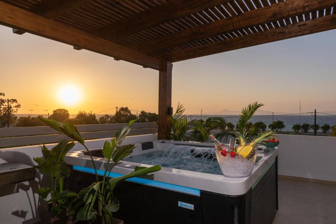 Odyssea Top View & Hot Jacuzzi Front Beach เกรมาสตี ภายนอก รูปภาพ