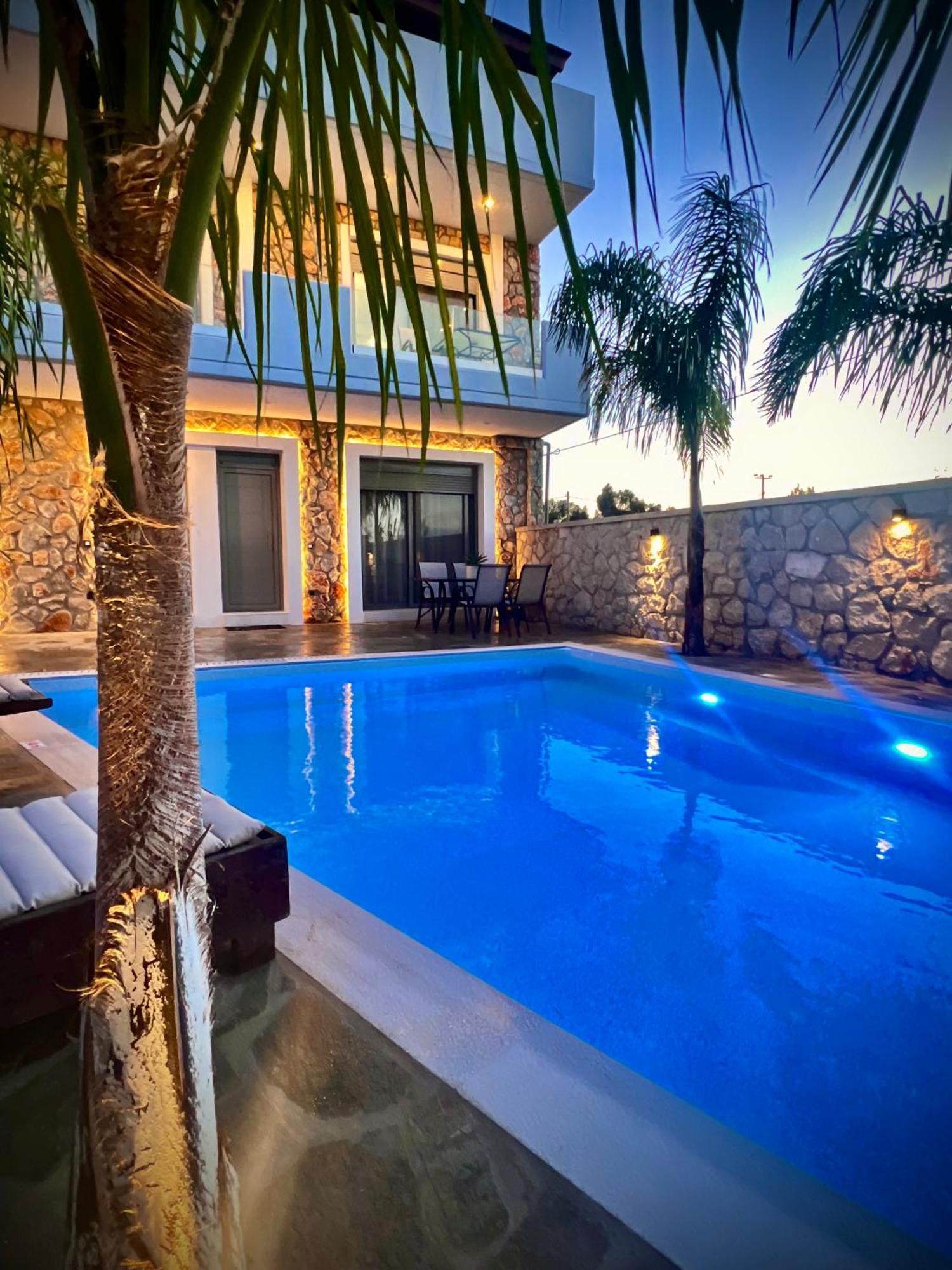 Odyssea Top View & Hot Jacuzzi Front Beach เกรมาสตี ภายนอก รูปภาพ